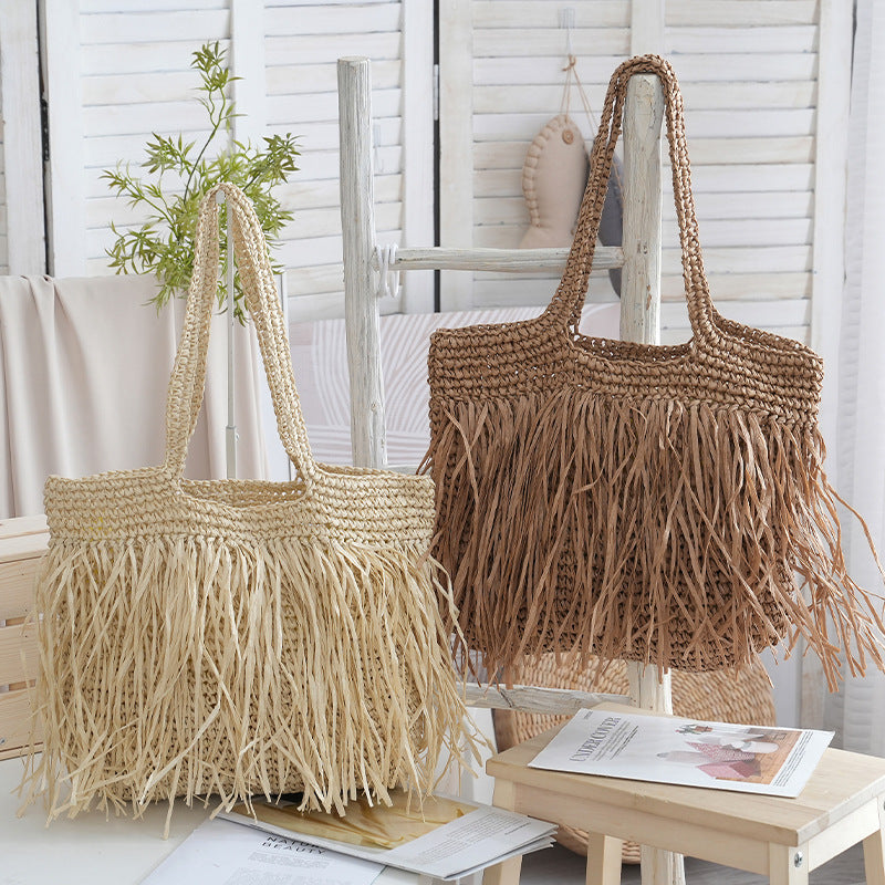 Trendige Basttasche mit Fransigen Details Brehn