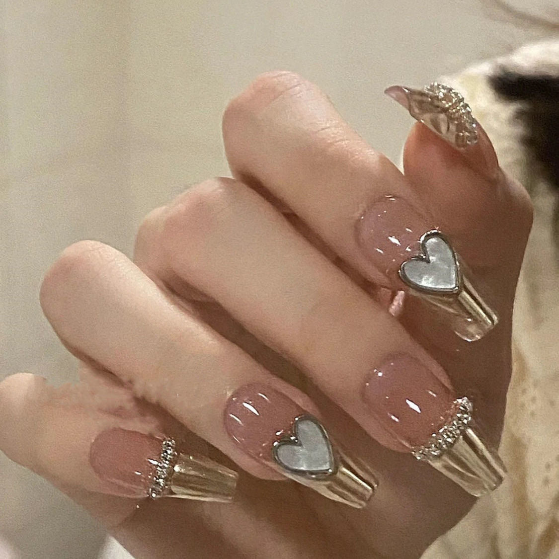 Herz-verzierte Press-On Nagelkunst Brehn