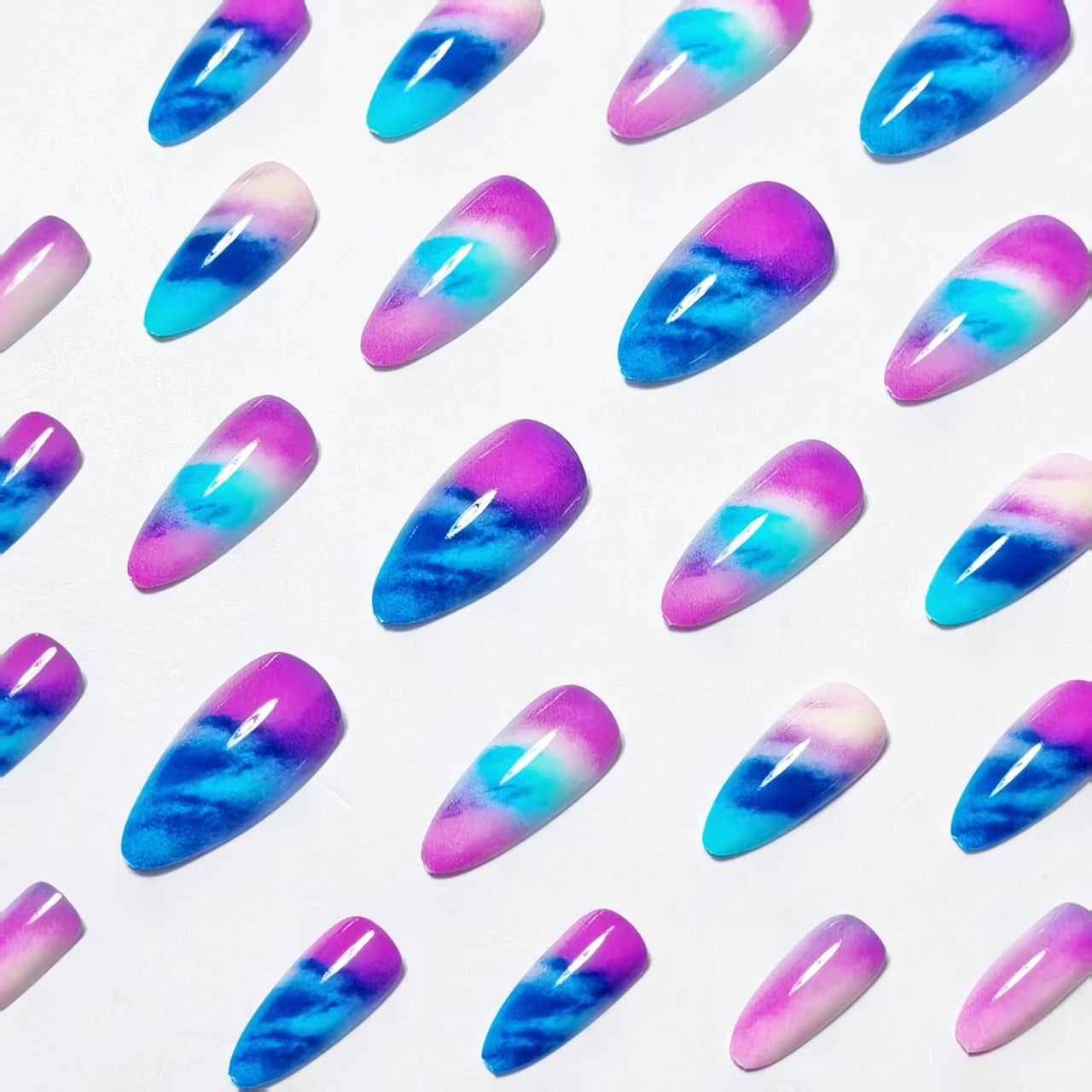 Kreative Kunstnägel Im Modernen Ombre-Design Brehn