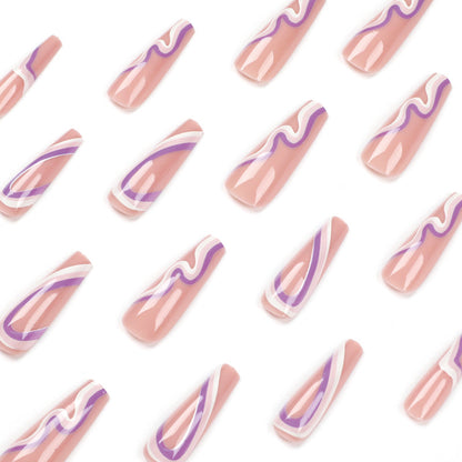 Kunstvolle Nagelverlängerungen mit elegantem Wellenmuster Brehn