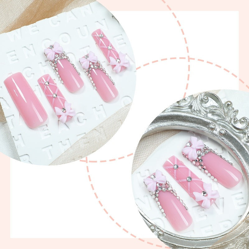 Kunstnagelset mit romantischen Schleifen- und Glitzerakzenten Brehn