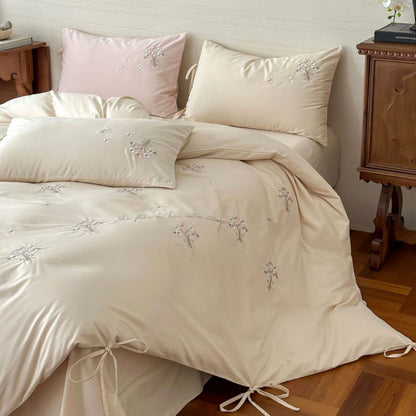 Luxuriöses Satin-Bettwäsche-Set mit zarter Perlenblüten-Stickerei und Bindeschleifen