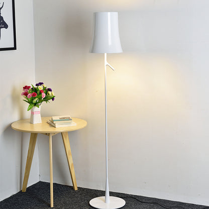 Zeitgenössische Stehlampe mit modernem Design