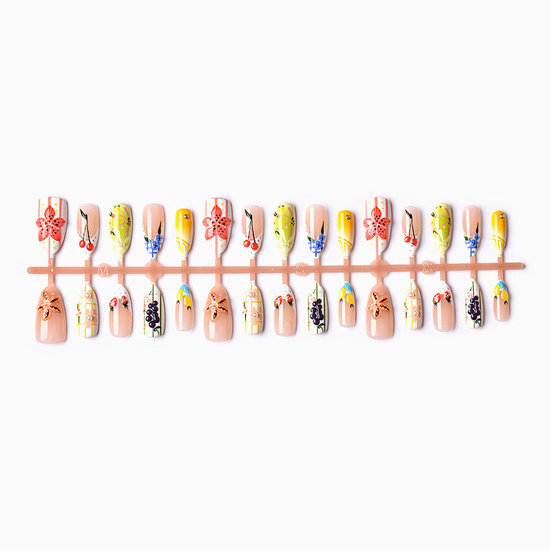 Dekoratives Press-On Nail Art Set mit floralen und obstigen Designs Brehn