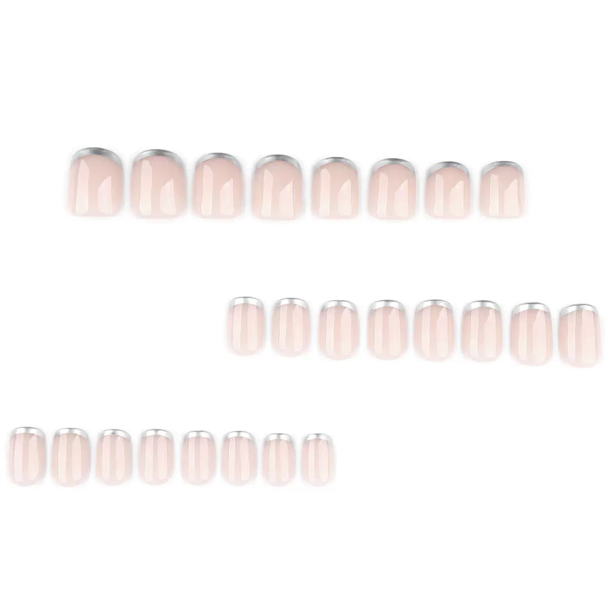 Kunstnagelset mit elegantem French Design und glänzenden Akzenten Brehn