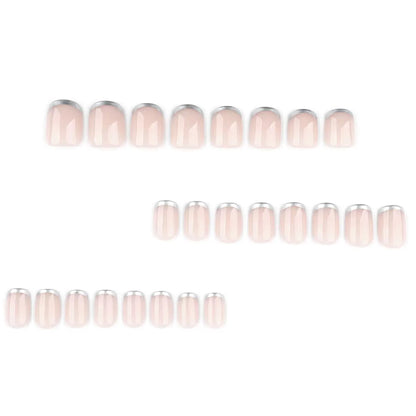 Kunstnagelset mit elegantem French Design und glänzenden Akzenten Brehn
