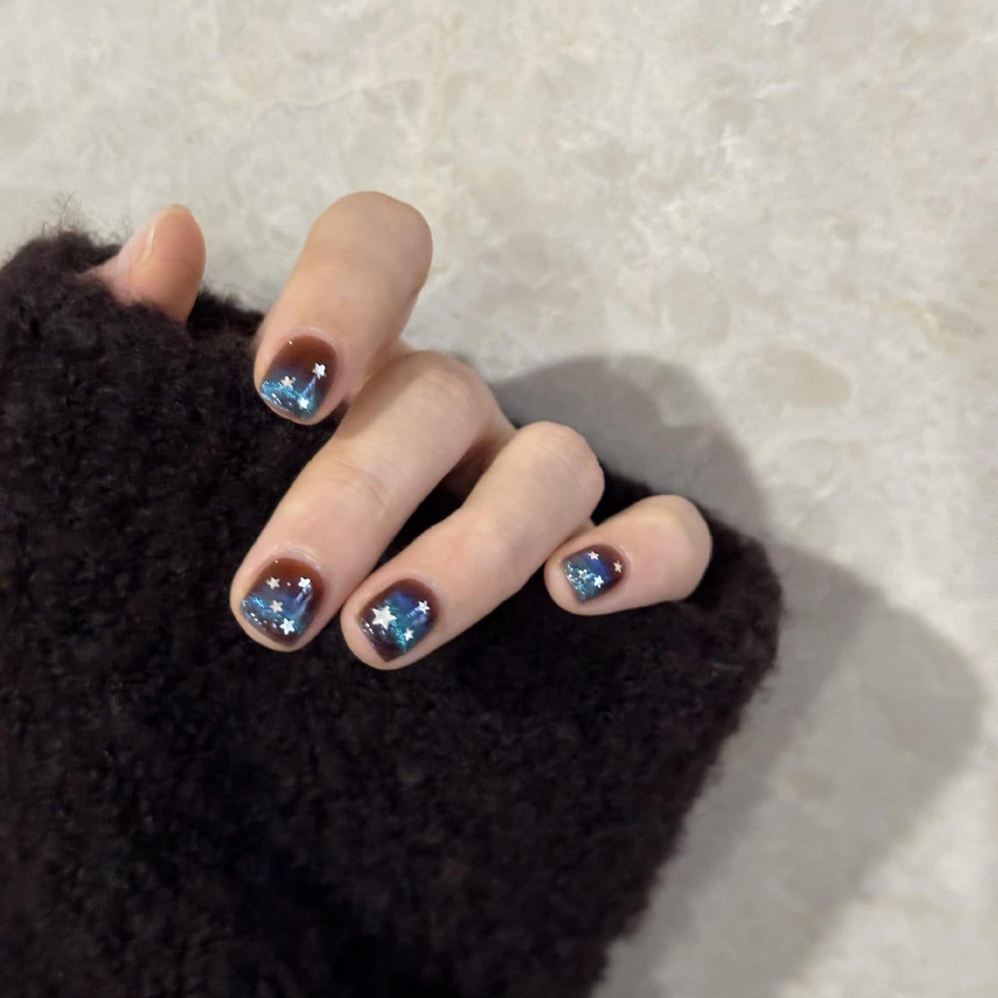 Glamouröse Kunstnägel mit Funkelndem Sternen-Design Brehn