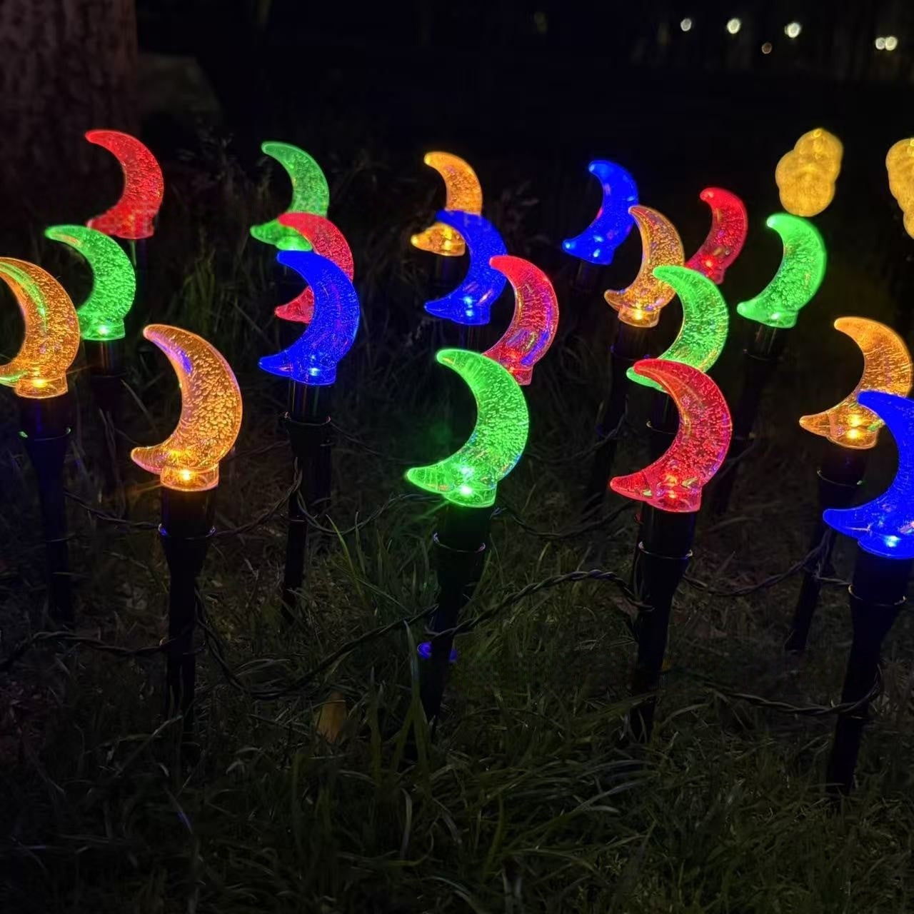 Crescent Moon Solar Gartensteckerlichter mit strukturiertem Acryl-Diffusor und warmweißem LED Brehn