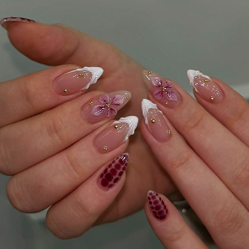 Kunstnagelset mit aufregenden Blumen- und Glitzermotiven Brehn