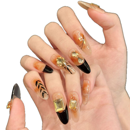 Künstlerische Gel Press-On Nägel mit geometrischen und Edelsteinakzenten