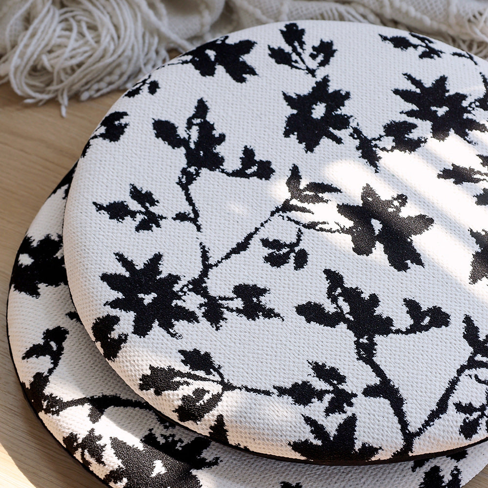 Rundes Sitzkissen mit gesteppter Polsterung, floralem Jacquard‑Bezug und Anti‑Rutsch‑Rückseite Brehn