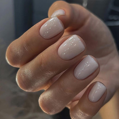 Kunstnagelset mit elegantem, natürlichem Finish Brehn