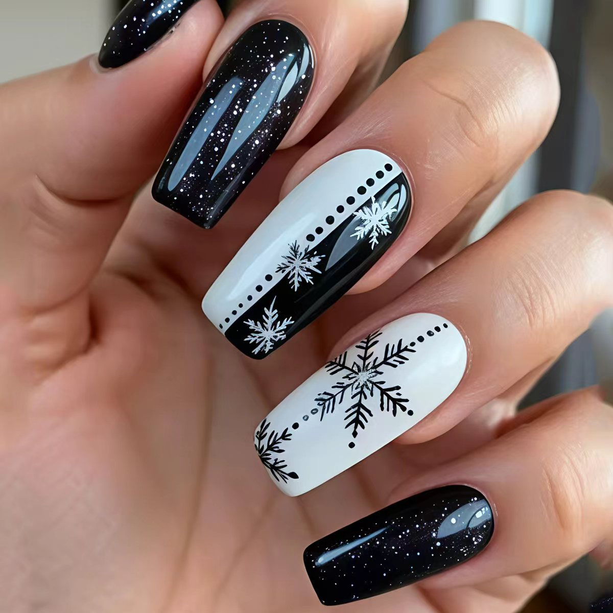 Elegante Winter-Schneeflocken-Nagelkunst Brehn