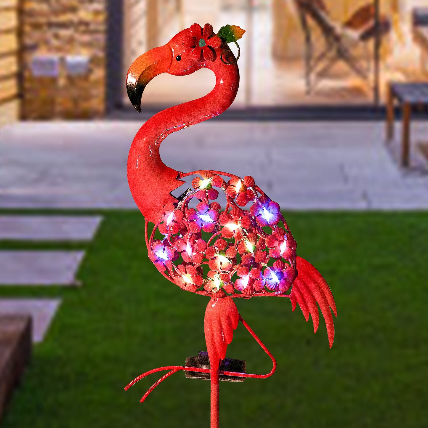 Dekorative Metall-Pfaue-Gartenstecker-Skulptur mit integrierten LED-Feenlichtern und wetterfestem Außenstecker Brehn