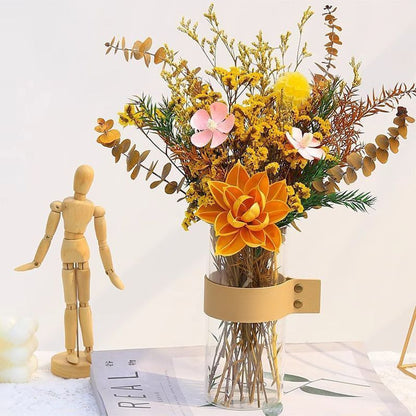 Elegante Blumenarrangement in Glasvase