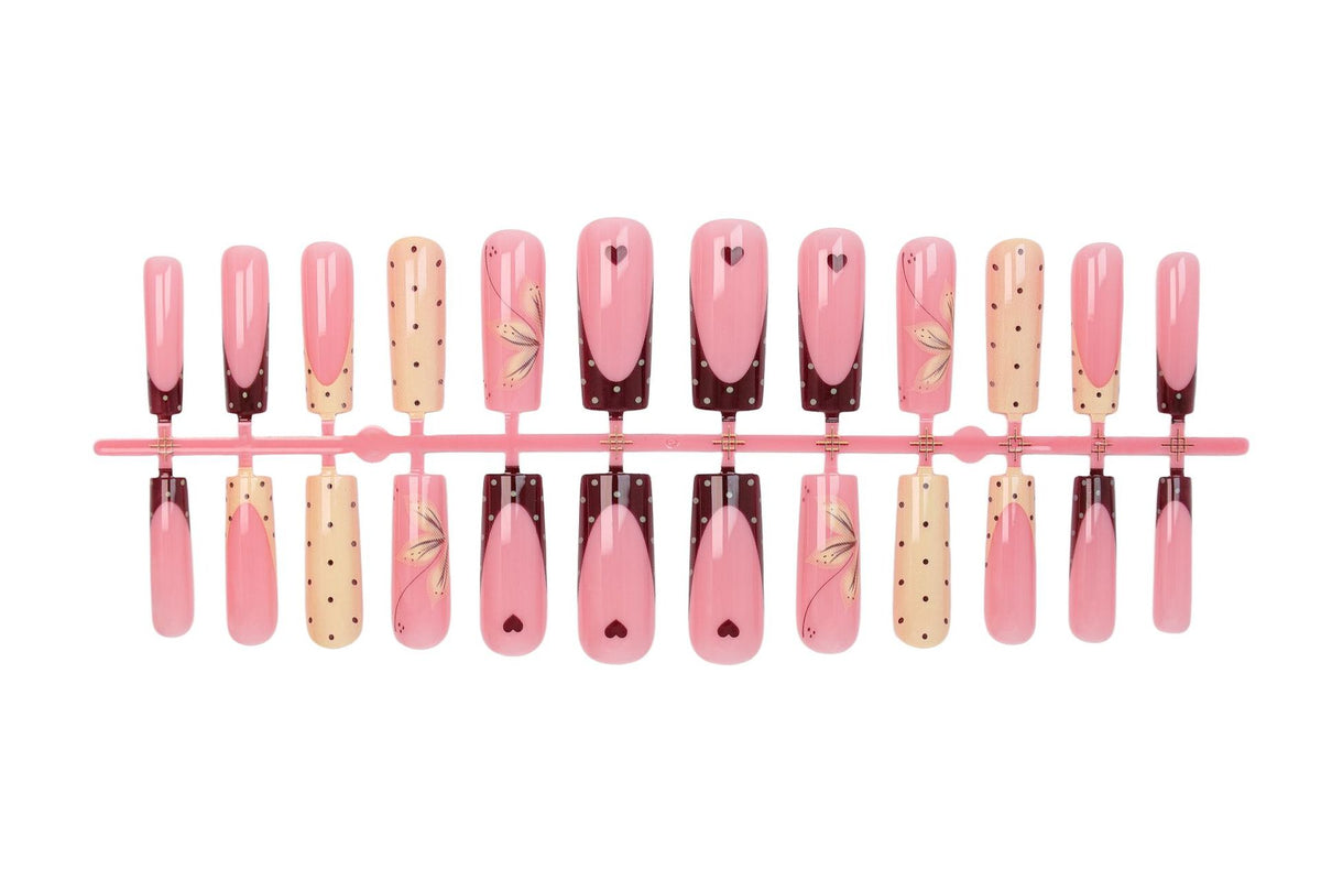 Kunstnagelset mit eleganten floralem und polka Dots Design Brehn