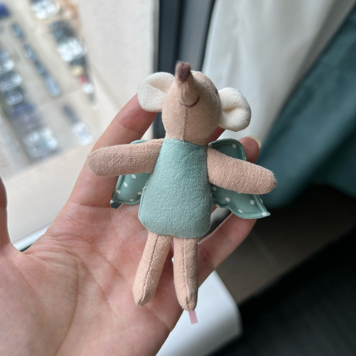 Handgemachte Leinen Lange-Glied-Bunny-Puppe mit gesticktem Karotten-Overalls