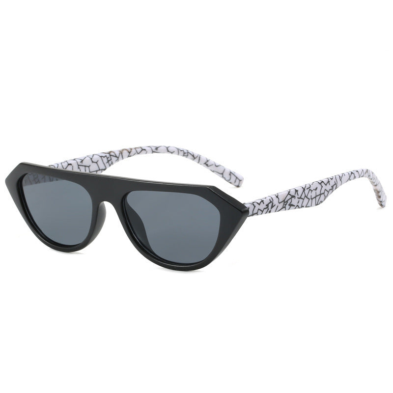 Damen modische Sonnenbrille im auffälligen Stilmix Brehn
