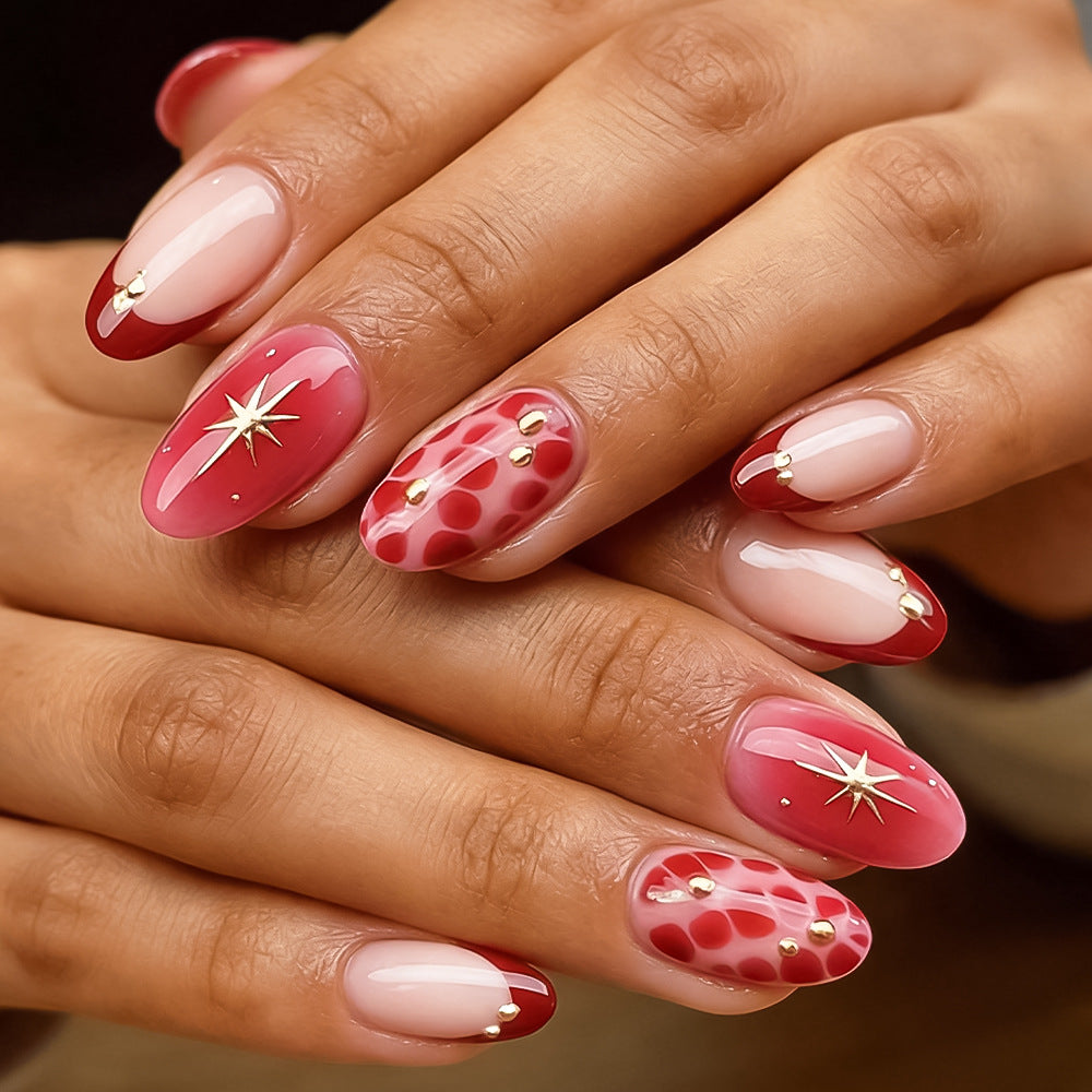 Dekoratives Nagelkunst-Set mit goldenen Akzenten Brehn