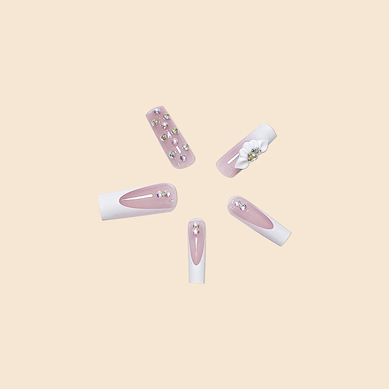 Rhinestone-Verzierte Nail Art
