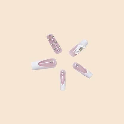 Rhinestone-Verzierte Nail Art