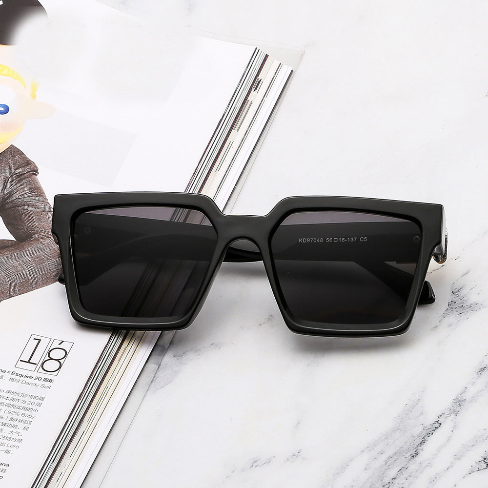 Damen stilvolle quadratische Sonnenbrille mit goldenen Akzenten Brehn