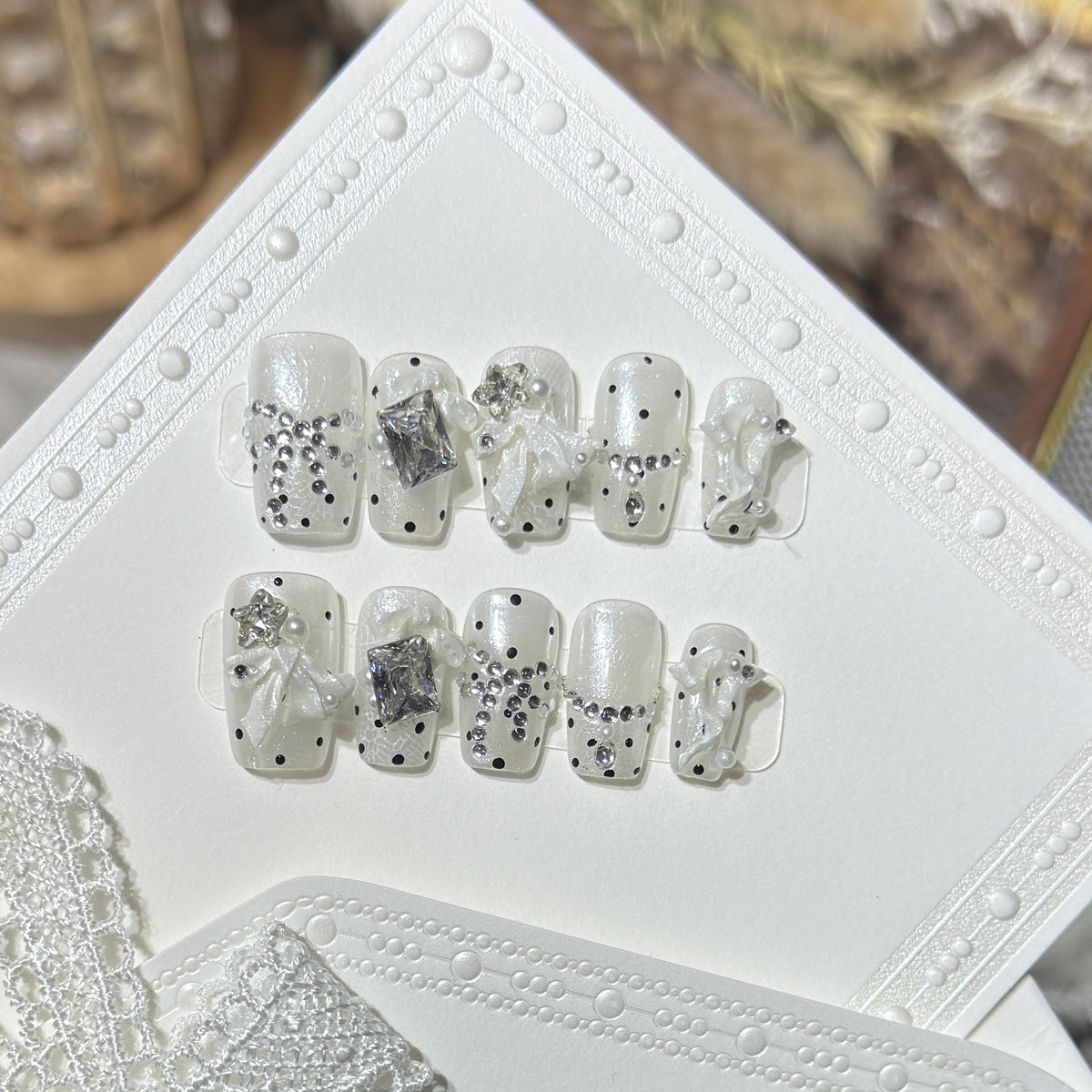 Elegante mit Strass verzierte Press-On Nagelset Brehn