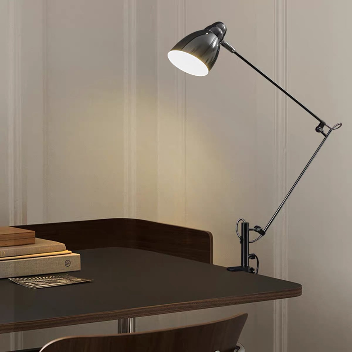 Verstellbare Schreibtischlampe