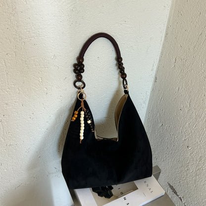 Stylische Hobo-Handtasche mit Perlenriemen