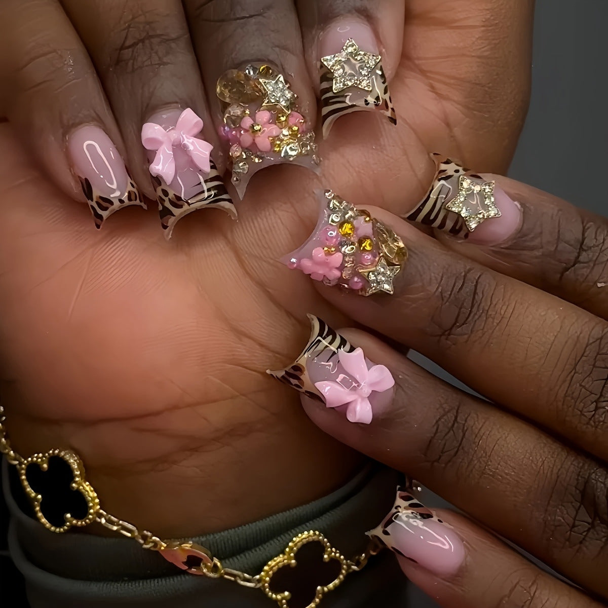 Elegante dekorative Nagelverlängerungen Brehn