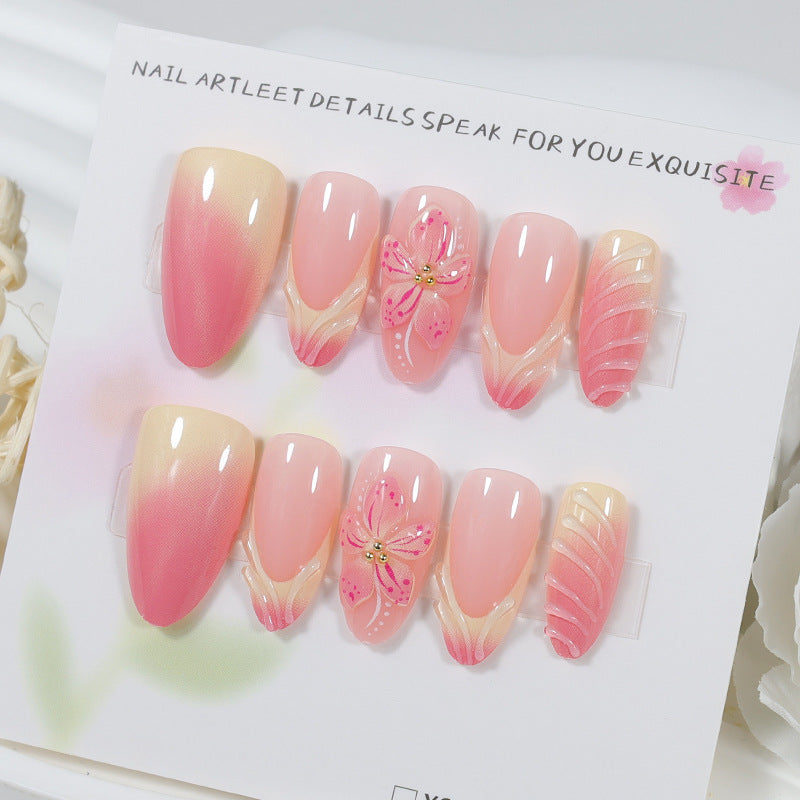 Kunstnagelset mit zarten Blumendesigns und modernen Ombre-Effekten Brehn