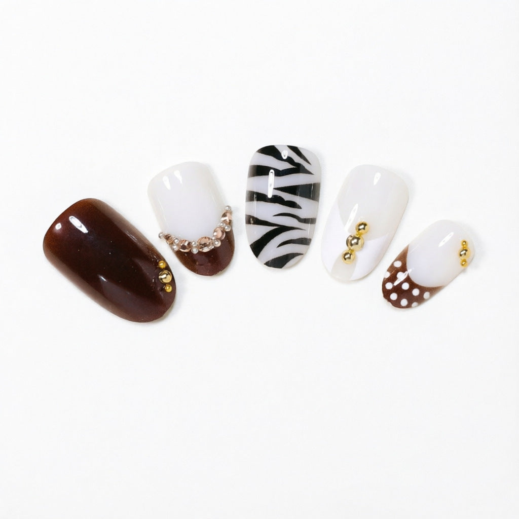 Künstlerisches Nageldesign-Set mit Edelsteindekoren Brehn