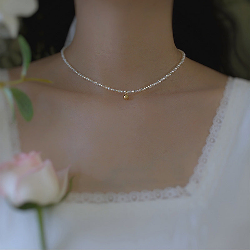 Zarte Perlenhalskette mit Eleganter Goldakzent Brehn