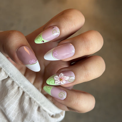 Künstlerisches Floral-Akzent Press-On Nagelset Brehn
