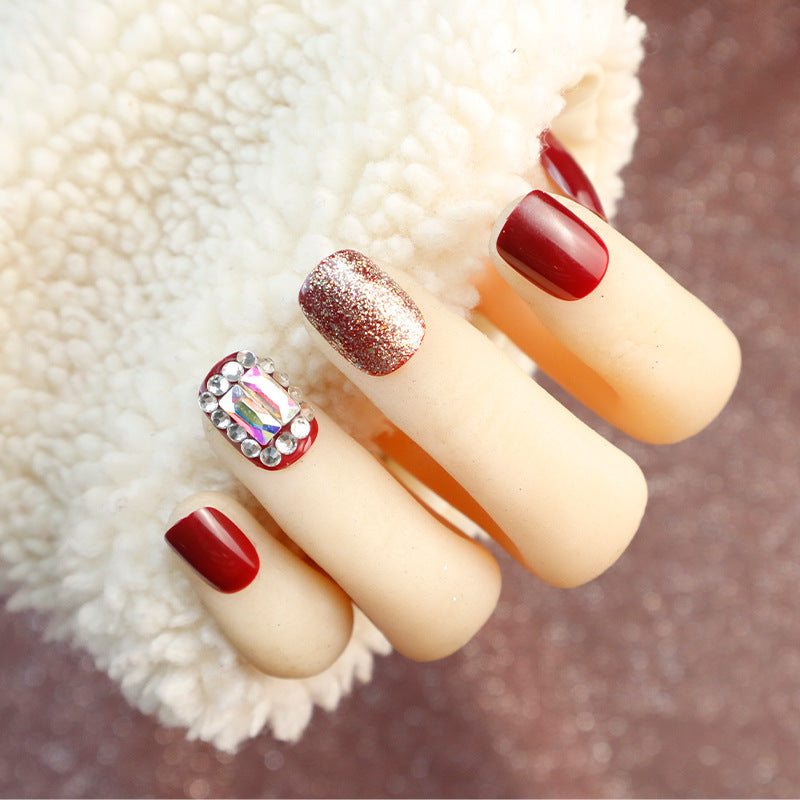 Glamouröses Press-On Nagelset mit Glitzer und Strassakzenten Brehn