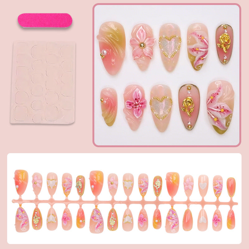 Kunstnagelset mit eleganten floralen Verzierungen und Glitzerdetails Brehn