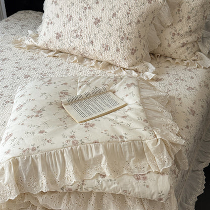 Gesteppte leichte Blumencotton-Bettdecke mit Rüschensaum und wendbarem Design