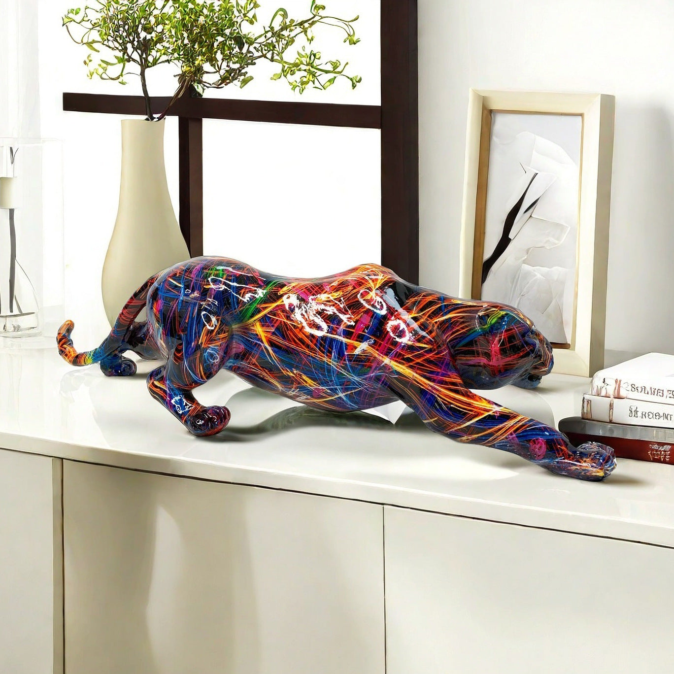 Kunstvolle und bunte Tierfigur in Pantherform Brehn