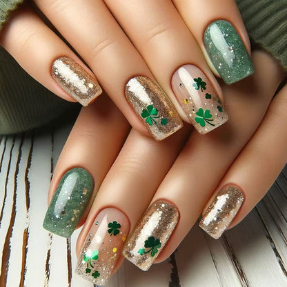Kunstnagelset mit glitzernden Akzenten und floralen Motiven Brehn