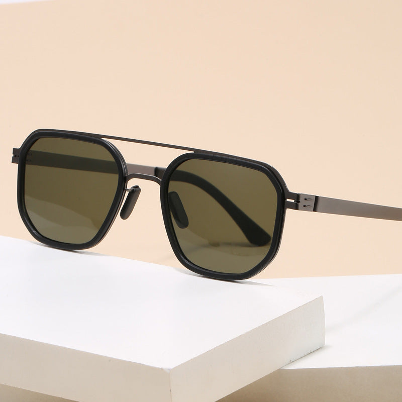 Damen modische Sonnenbrille im modernen stilvollen Design Brehn