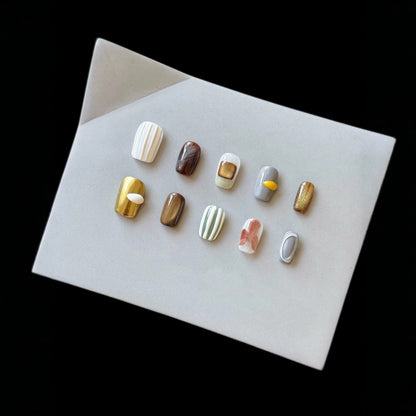 Künstlerisches Press-On-Nagelset mit einzigartigen strukturierten Designs