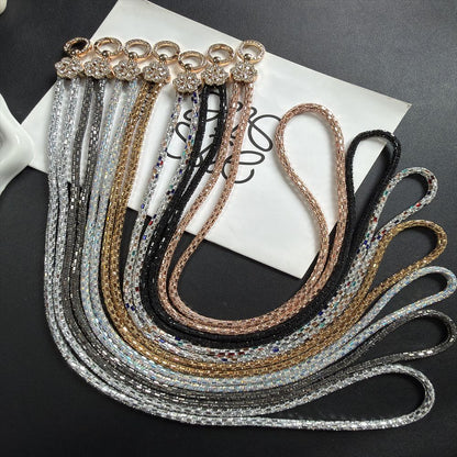 Dekorativer, mit Kristallperlen verzierter Brillenband Brehn