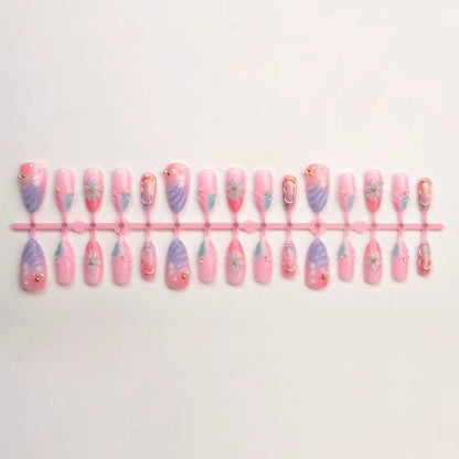 Dekorative Nagelkunst