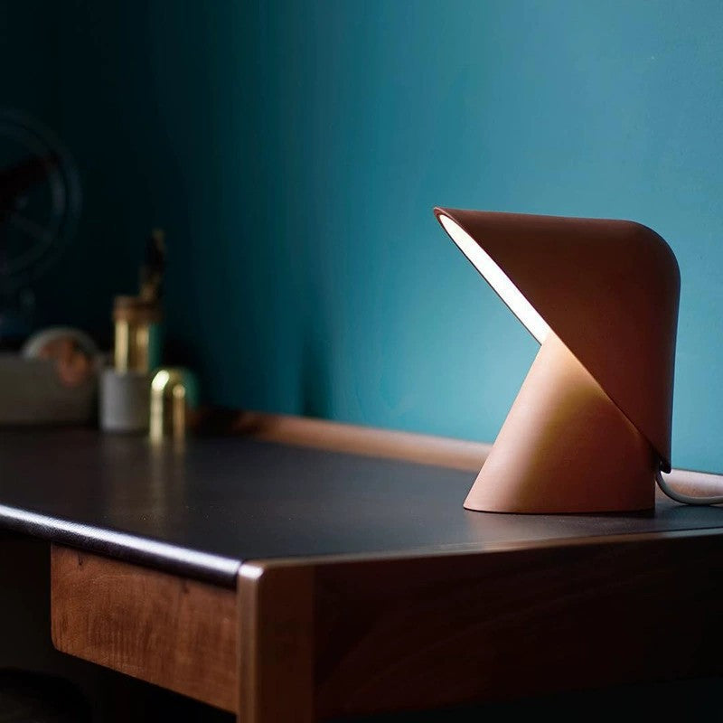 Schlanke moderne Tischlampe