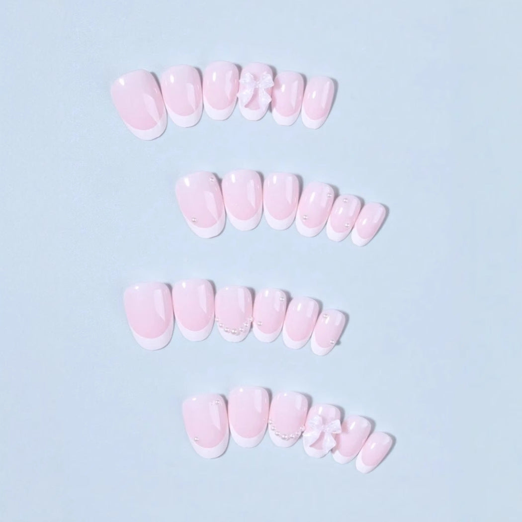 Kunstnagelset mit exquisiten 3D-Blüten und eleganten Perlenverzierungen Brehn