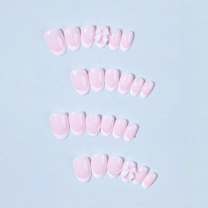 Kunstnagelset mit exquisiten 3D-Blüten und eleganten Perlenverzierungen Brehn