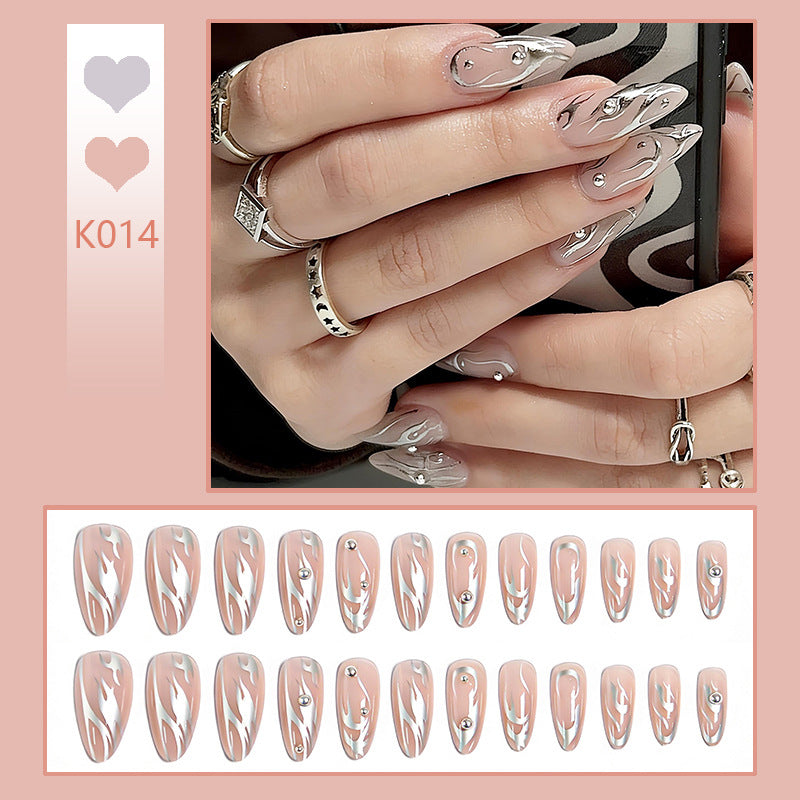 Kunstvolle Nageldesigns mit Glitzerakzenten Brehn