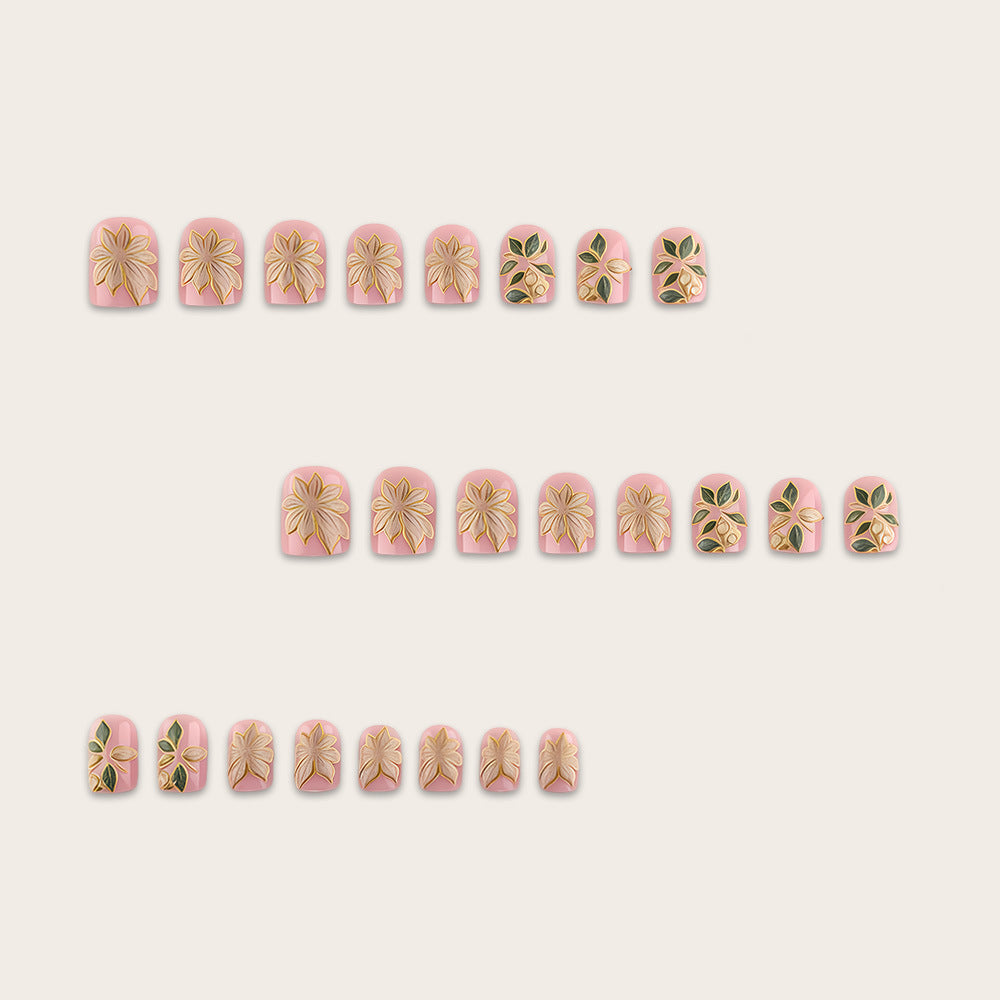 Kunstvolle Nagelkunst mit Floralem Design Brehn