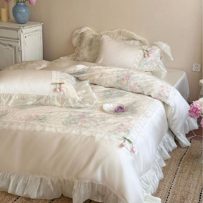 Romantisches Bettwäsche-Set mit Rüschen, Satin-Optik und floralem Spitzenbesatz