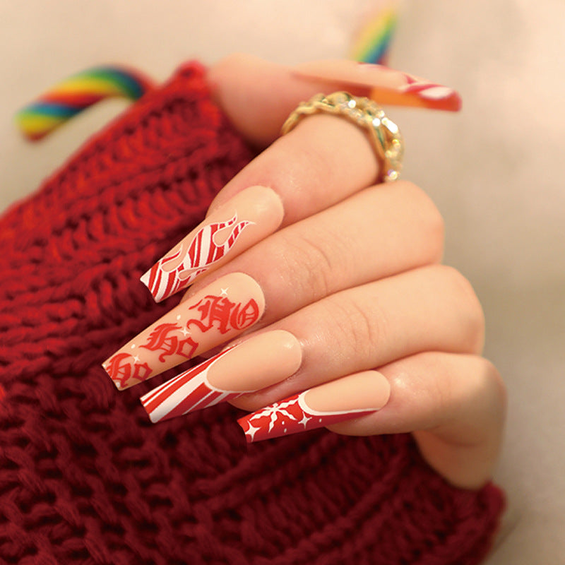 Künstlerische Nagelverlängerungen im festlichen Design Brehn